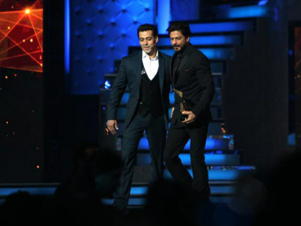 SRK-Salman Hug At Star Guild Awards SRK-Salman Hug At Star Guild Awards