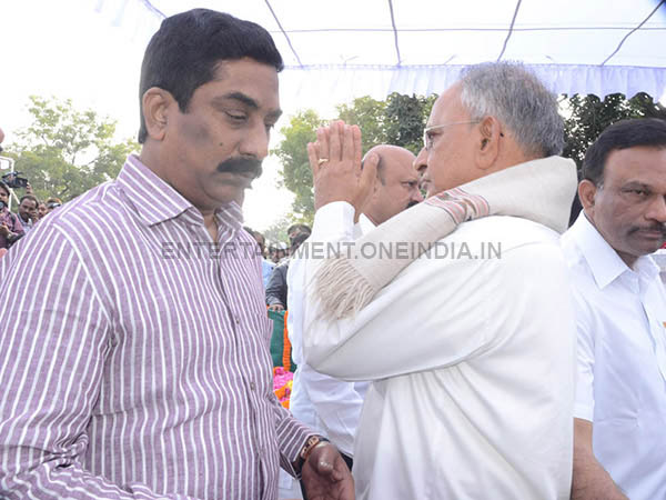 Hasini Varma ‏@desi_tadka80