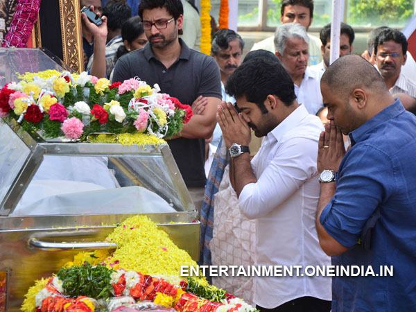 Pix: Telugu Stars Pay Last Respect To ANR