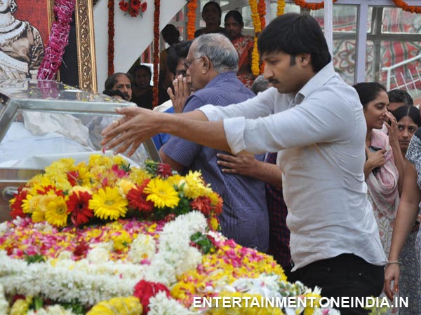 Pix: Telugu Stars Pay Last Respect To ANR