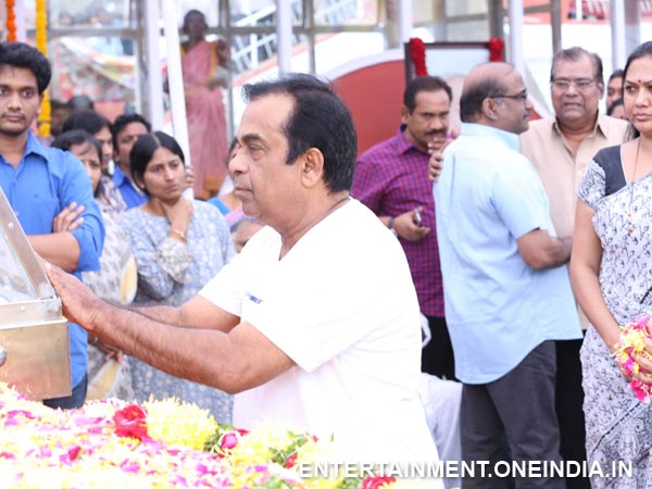 Pix: Telugu Stars Pay Last Respect To ANR