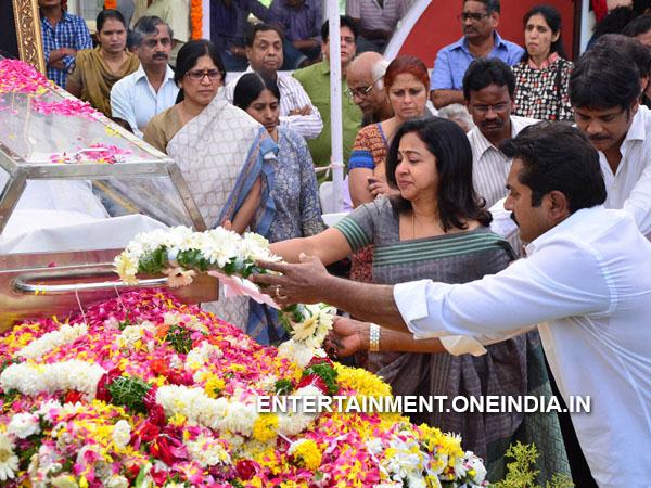 Pix: Telugu Stars Pay Last Respect To ANR