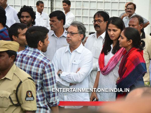 Pix: Telugu Stars Pay Last Respect To ANR