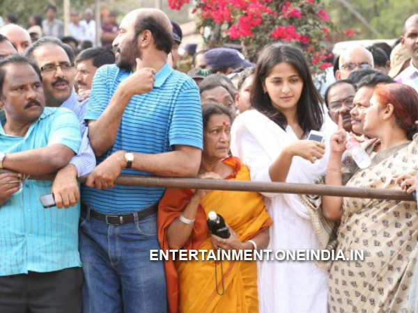 Anushka At ANR Funeral