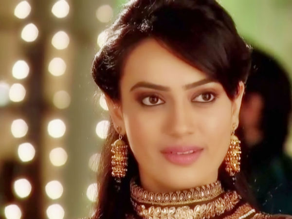 Zoya Always In Trouble