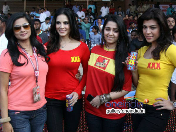 Sunny Leone Hobnobs With Priyamani, Charmy Kaur