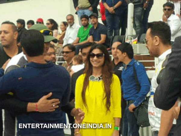 Tanisha Ran To Hug Salman