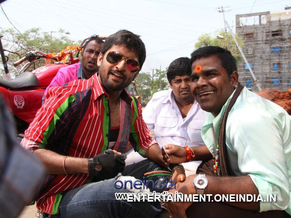 Giridhar ‏@thegirik