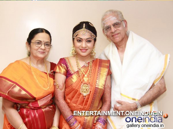 Marriage Photo: VJ Ramya With Family