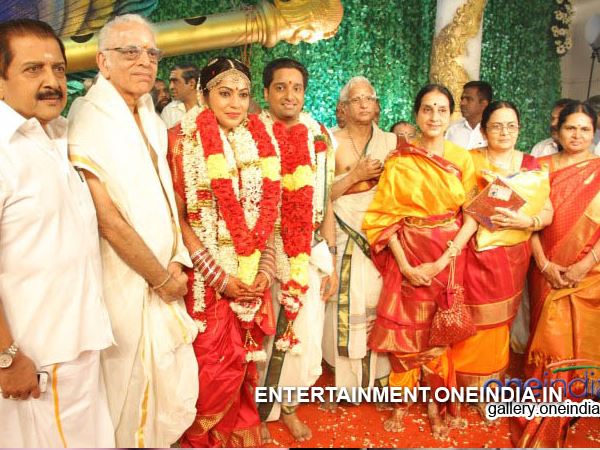 Marriage Photo: VJ Ramya-Aparajith With Family
