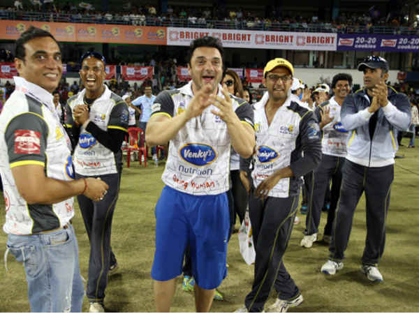 Mumbai Heroes Bowling