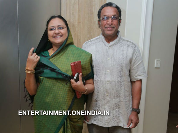 Nassar With His Wife At VJ Ramya's Marriage Reception