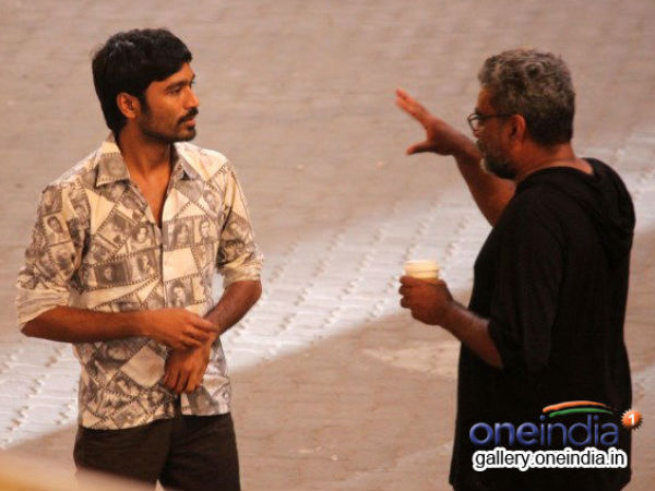 Photo: R Balki Explaining A Scene To Dhanush