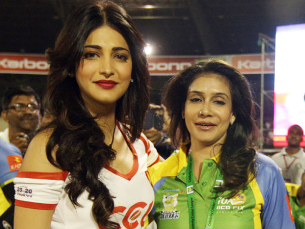 Shruti Hassan Spotted At Kerala Strikers Dug Out