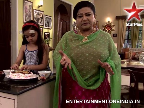 Ruhi Decorates The Cake