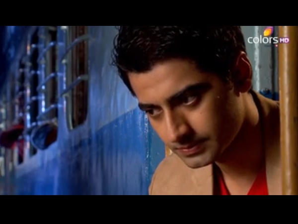 Zain Searches For Aaliya