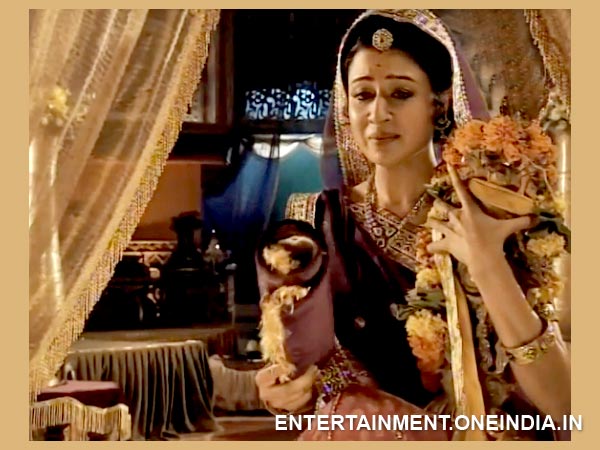 Jodha Leaves With Her Khana Jodha Leaves With Her Khana