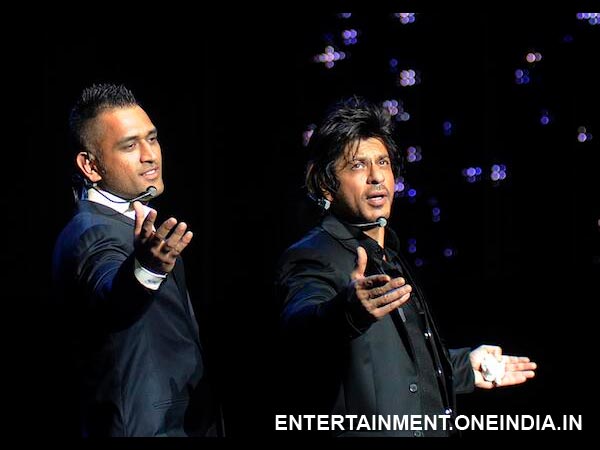 SRK And MS Dhoni Posing
