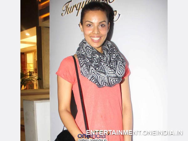 Fashionable entry by supermodels