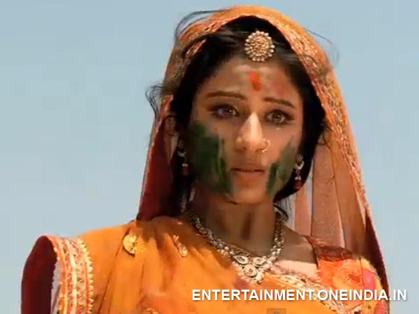 Jodha Looks Shocked And Stunned Jodha Looks Shocked And Stunned