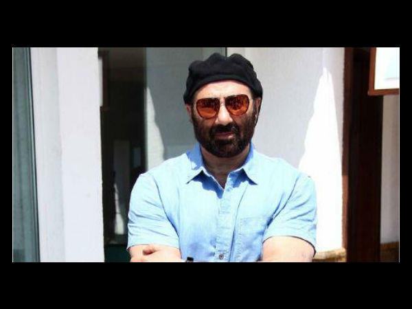 Ye Dhai Kilo Ka Haat Jab Kisi Pe Padta Hai Na, To Aadmi Uthta Nahin, Uth Jaata Hai: Damini (1993)