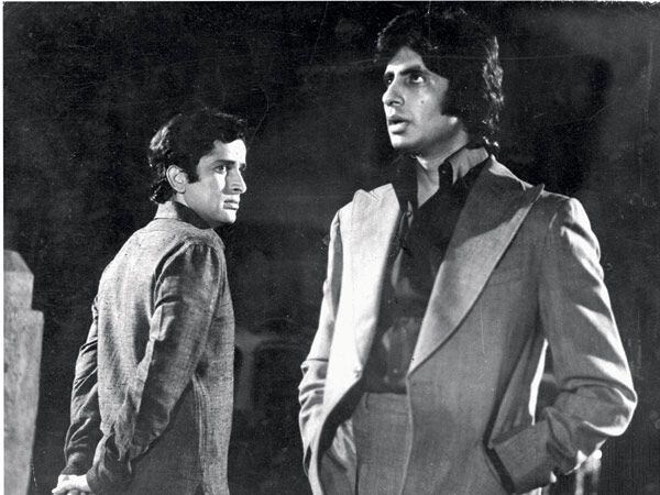 Aaj Mere Paas Buildingey Hai, Bank Balance Hai, Bangla Hai, Gaadi Hai. Paisa Hai. Tumhare Paas Kya Hai? Mere Paas.... Maa Hai: Deewar (1975)