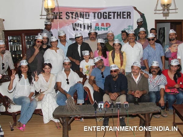 Support AAP In Bollywood Style