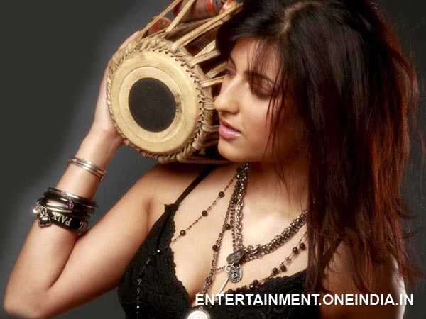 Shruti Hassan At Unnaipol Oruvan Shoot