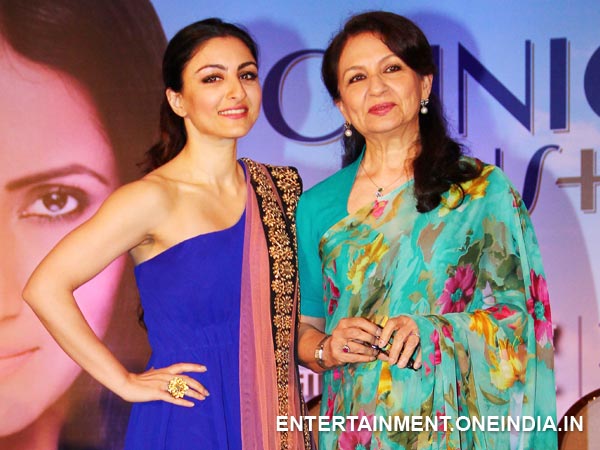 Sharmila And Soha Happy