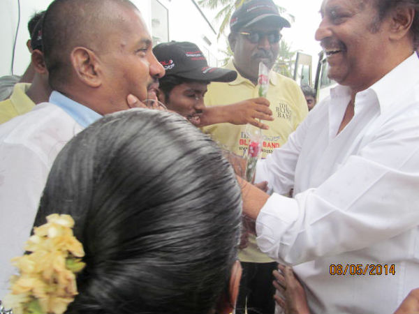 Rajinikanth Gifted Dr.Rajkumar Photo