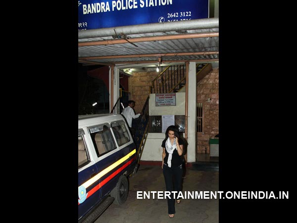 Rhea Pillai Coming Out Of The Station