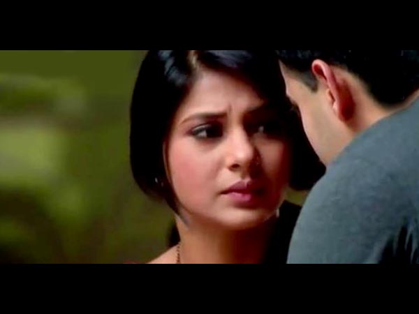 Kumud Worried About Accident At School