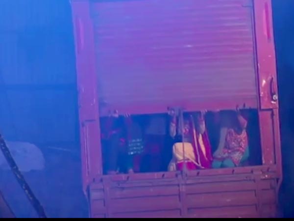 Aaliya Hiding In The Tempo