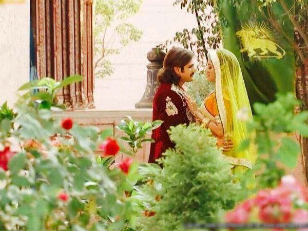 Jalal And Jodha In Garden