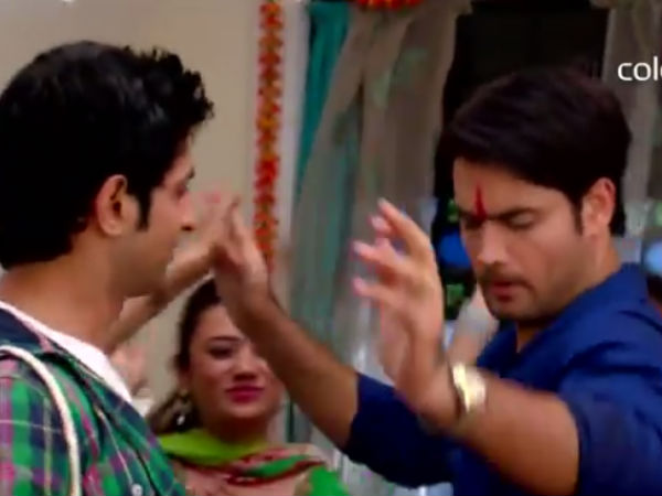 Sunny Distracts Raja