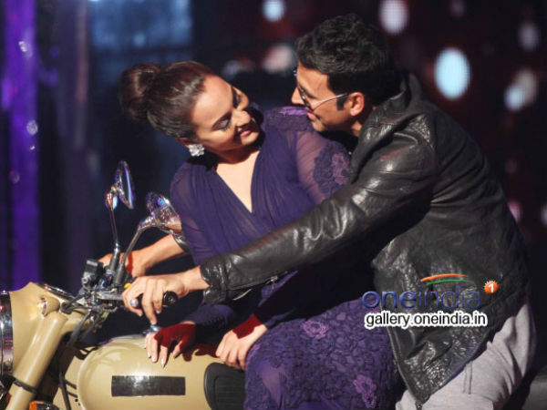 Akshay - Sonakshi