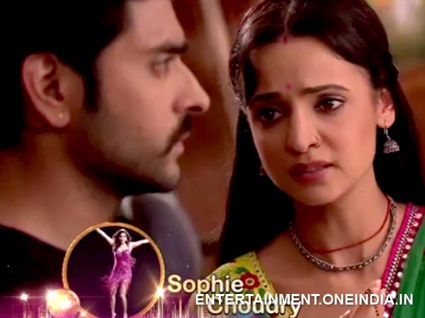 Paro Sees Mangalsutra