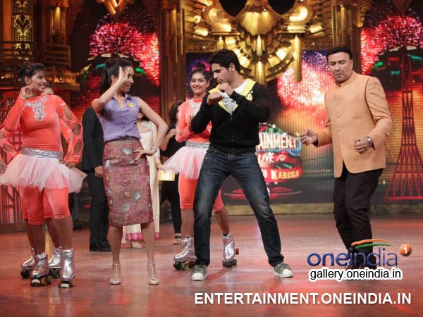 Sid-Shraddha Shake A Leg