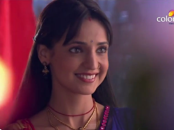 Paro Discovers A Beautiful Decoration