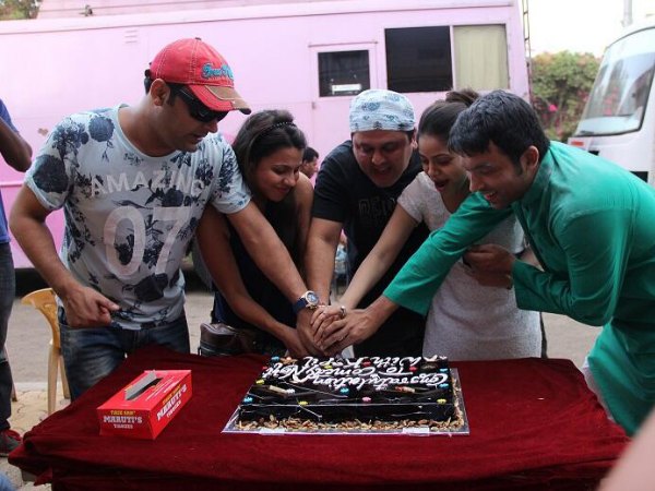 Kapil And Others Cut A Cake