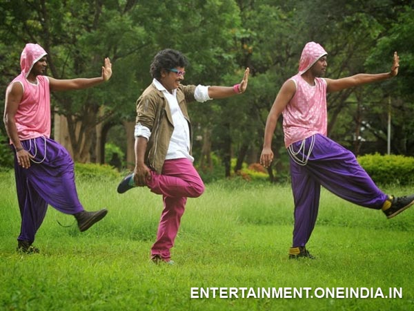 Sampoo Plays 3 Roles In Kobbari Matta