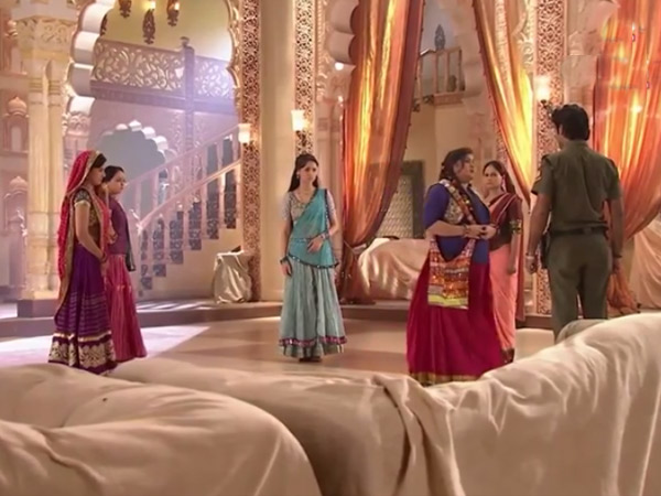 Sunehri Gives Him The Instruction