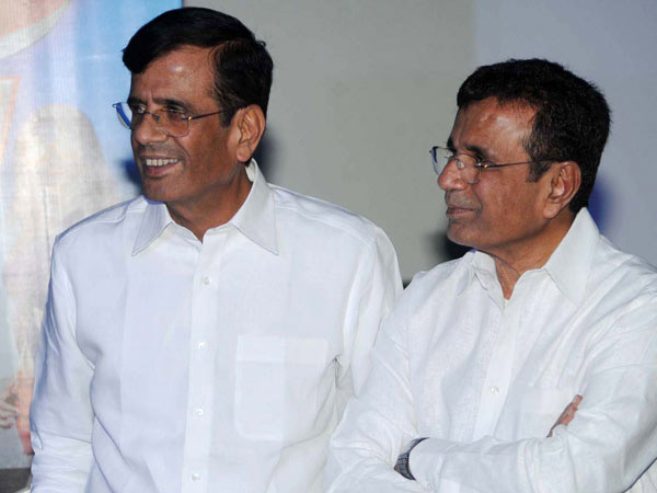 Abbas-Mastan: Fabric Whitener
