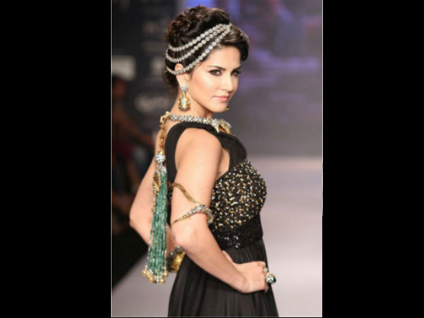Sunny Leone Walks Ramp At IIJW