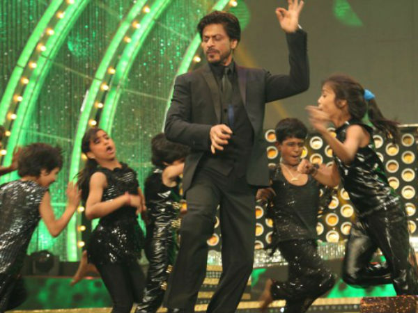 Shahrukh Khan Shaking His Legs
