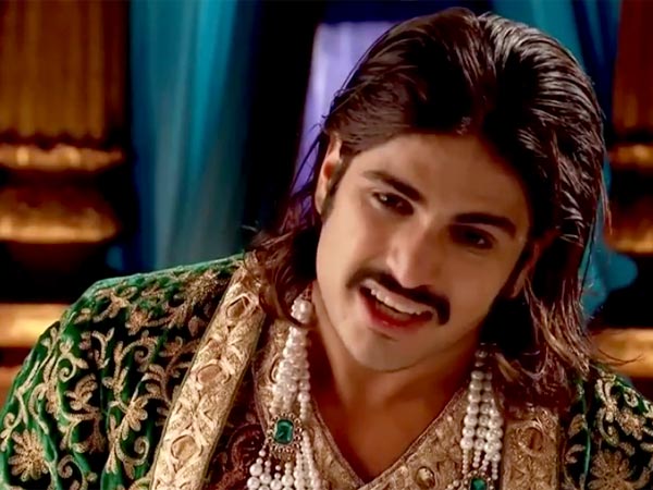 Jodha Is Scolded By Hamida