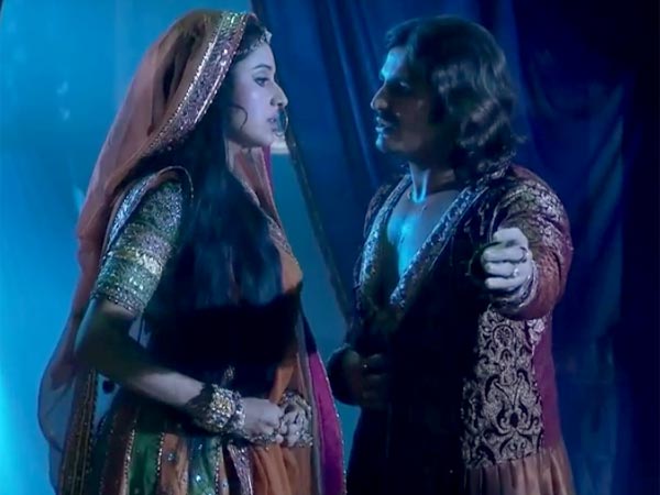 Jodha Comes Into The Washroom