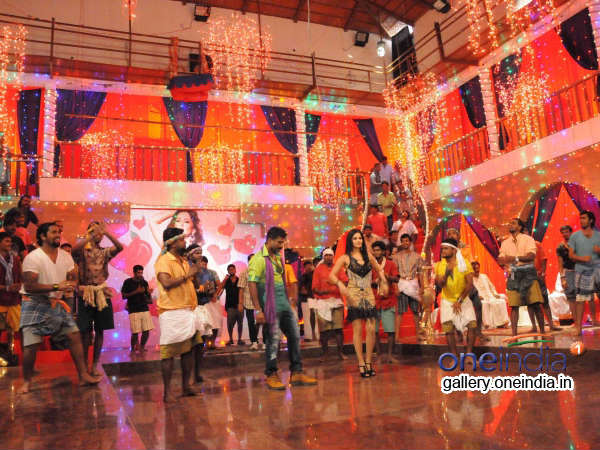 Sunny brings in the oomph in the movie