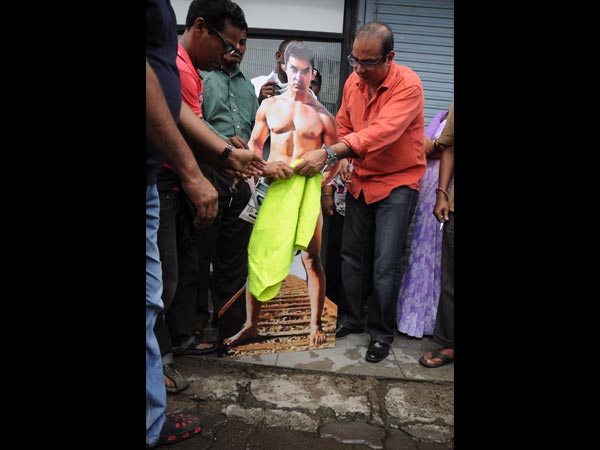 Aamir Getting Dressed