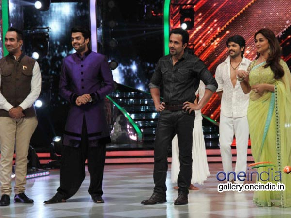 Emraan With The Dancers